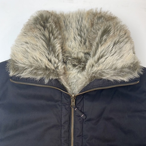 Esprit Black Flurry Reversible Vest - Picture 3 of 9